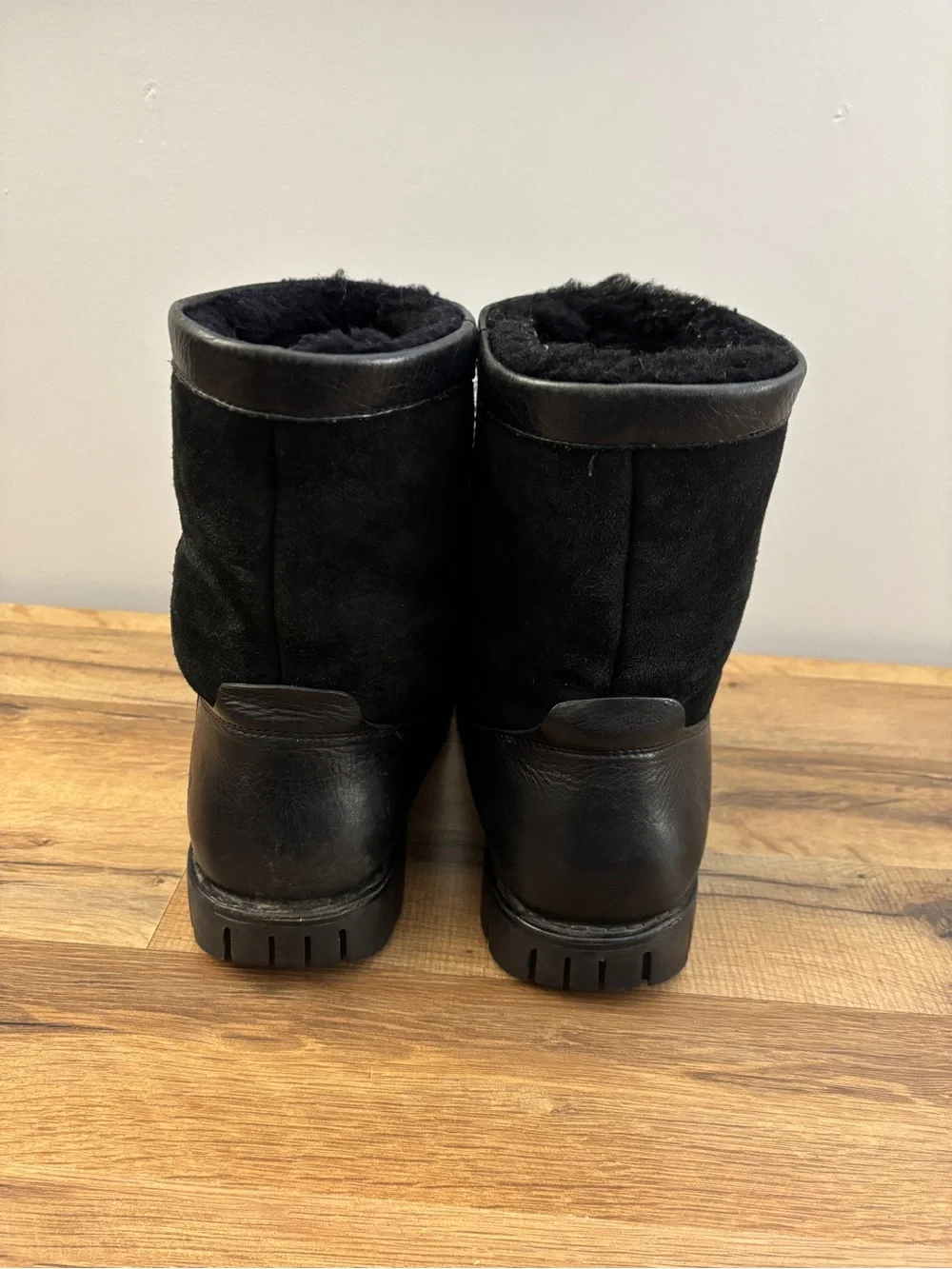 UGG Australia Butte Leather Suede Sheepskin Winter Snow Boots Black Men’s